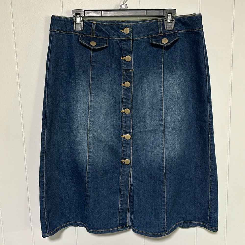 Size 14 Denim skirt  new without tags.